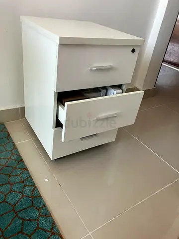 3 drawer file cabinet w/wheels- white