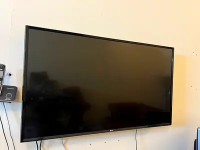 LG TV 43 inch 43LJ550V ( Good condition)