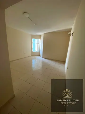 Master bedroom, large living room, spacious and equipped kitchen, 2 bathrooms, high-end finishing, balcony with open view, central air conditioning, p