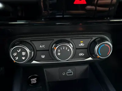 صورة 16 لـ 2025 Nissan KICKS