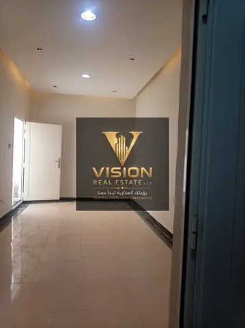 بيت شعبي حديث للايجار في الفجيرة منطقة الشعبية الحديثة موقع مميز وهادئ مناسب جداً للسكن العائلي المريح أو سكن المهندسين والموظفين يتميز البيت بمساحة