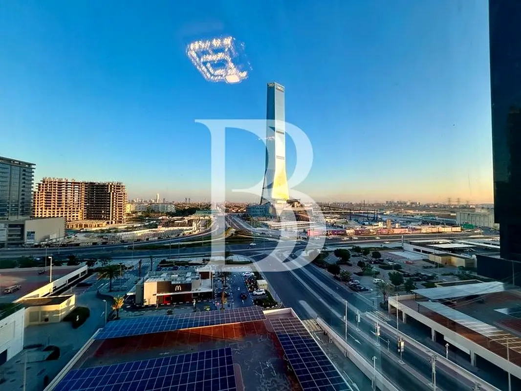 مفروشة بغرفة نوم واحدة | برج آيكون 1 | شرفة وإطلالات على المدينة