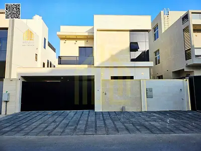فيلا فاخره _ 3 طوابق _ قريبه من جميع الخدمات _ تشطيب فاخر _ تملك حر