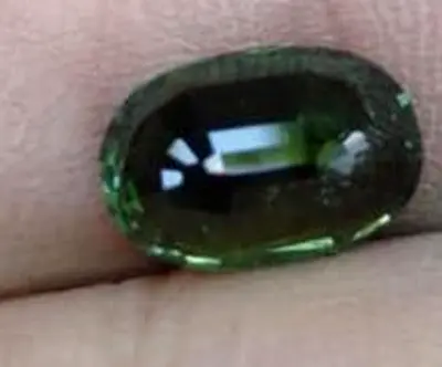 For sale Green tourmaline               
Weight of 2.70 ct.
Size 10.3*6.9*5.1 mm.
Dark green
