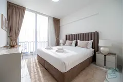 Elegant Beachside 1BR | Workspace | Pool & Gym | Special Rate