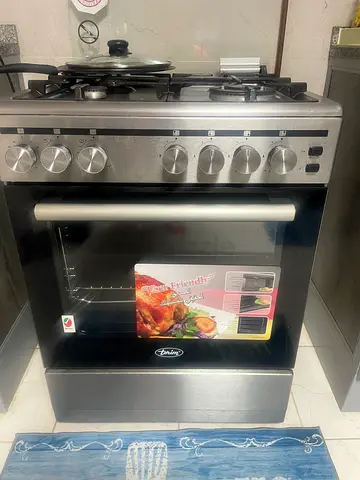 Stainless Steel Gas Range  4 Burner with Oven - Good Working Condition