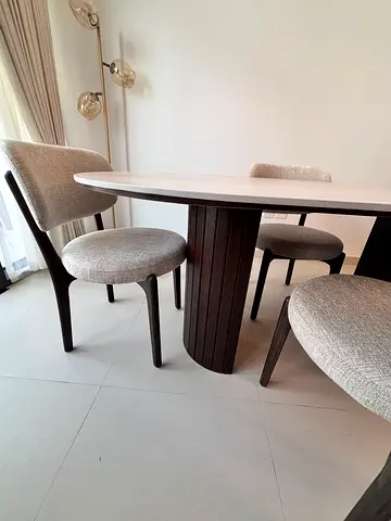 Modern Marandi wooden legs dining table Travertine finish porcelain top