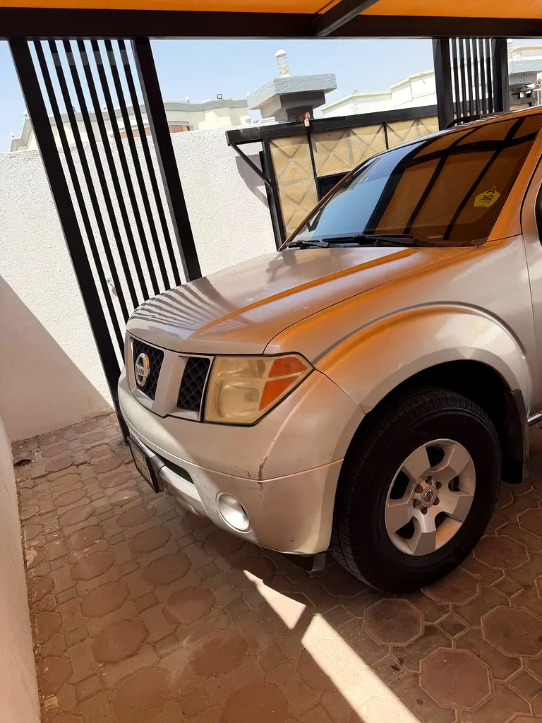 Nissan Pathfinder 2007 — photo 1 of 4