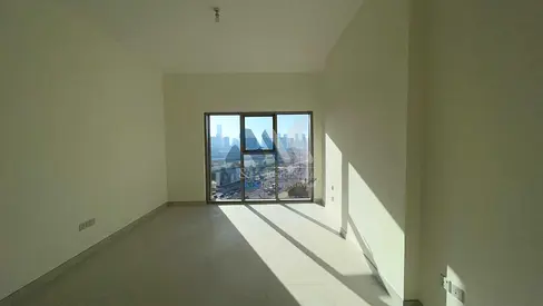 Large Balcony / Bright and Spacious / Vacant Now