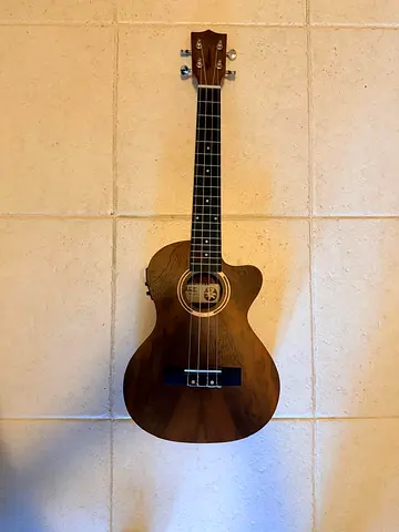 Tanglewood TWT22-E Electro Tenor Ukulele