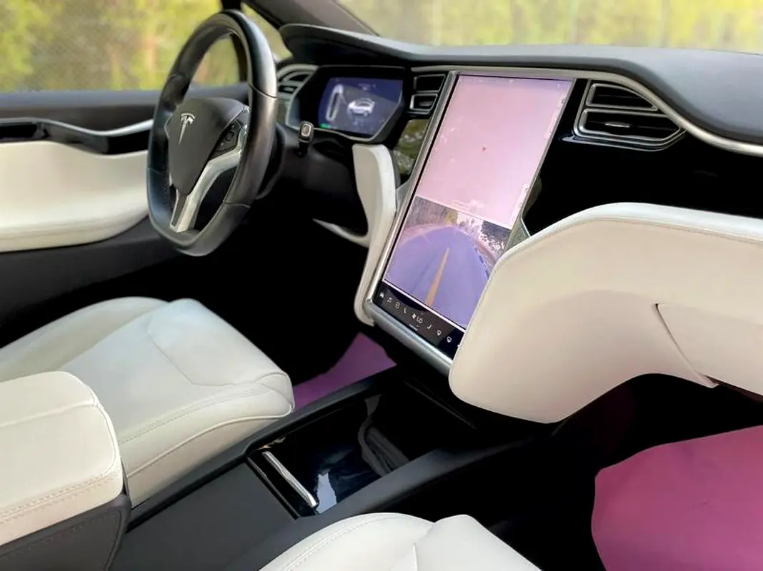 Tesla Model X 2018 — photo 1 of 9