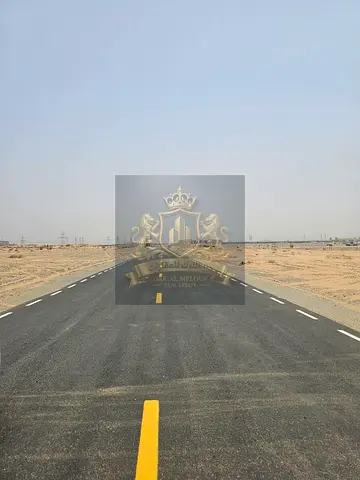 للبيع فى الشارقة   منطقة مزيرعة  أرض سكنية موقع مميز   قريبة من جميع الخدمات  تملك حر للعرب  تصريح أرضى وأول 50‎%‎من السطح