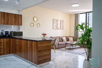 Bright & Modern 2 Bedroom– Minutes to Beach