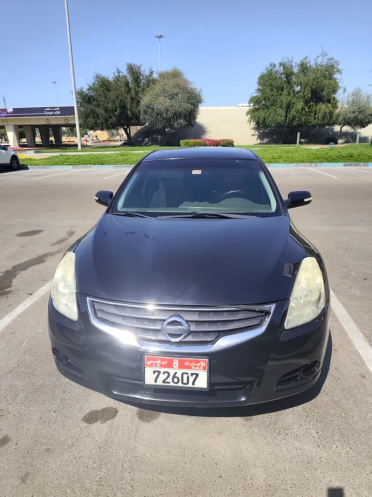 Nissan Altima 2012 — photo 1 of 5