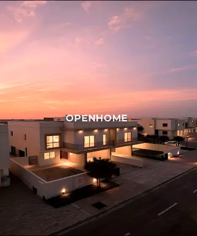Exclusive Family Living-Next To The Community Club