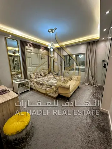 فرش فاخر سوبر ديلوكس بالكامل - شقة غرفتين وصالة بمساحات ضخمة مع بلكونة للإيجار السنوي في المجاز 2، الشارقة موقف سيارات مجاني - جيم ومسبح مجاني بالكامل