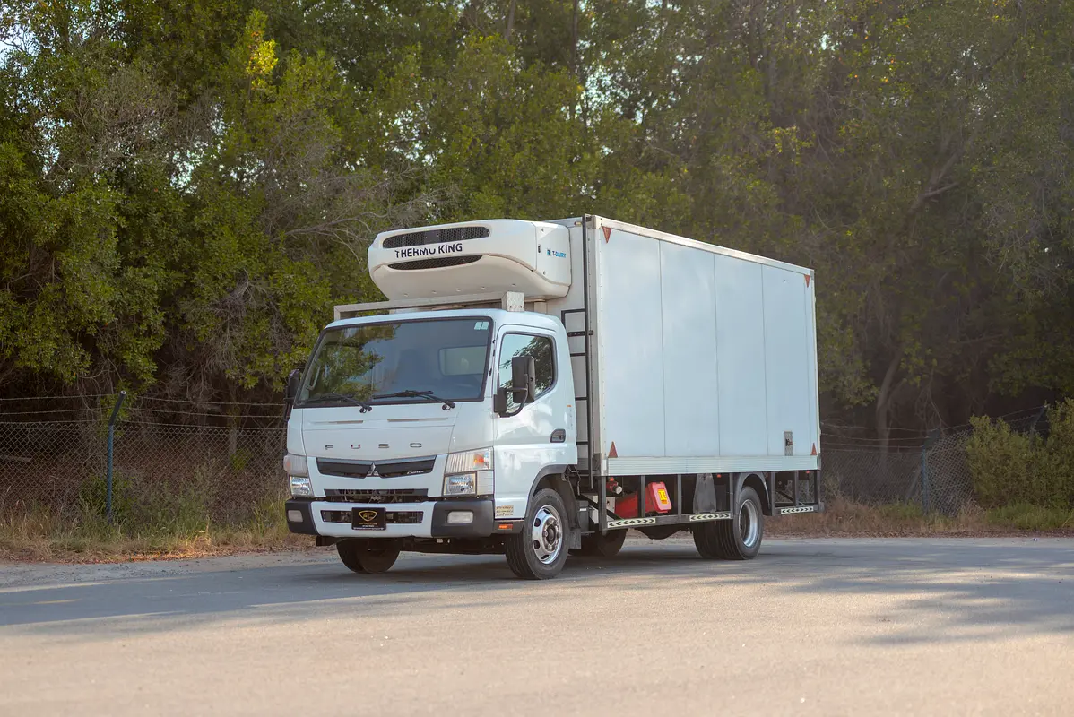 Mitsubishi Canter 2022 — photo 1 of 17