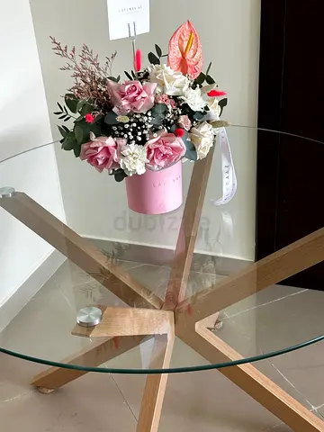 Round glass dining table - 4 seats - excellent condition