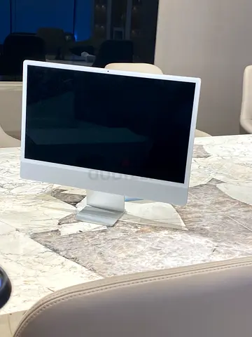 24-inch All-in-One Desktop with Stand - White (Good Condition)