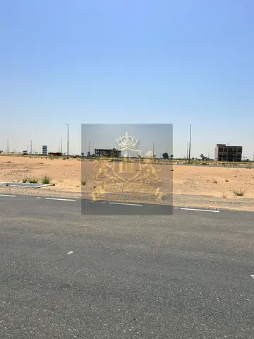 للبيع فى الشارقه   منطقه مزيرعه   قطعه ارض سكنيه / مساحه 2,800 قدم   موقع مميز جدا / على شارع 15 متر   تصريح بناء فيلا سكنى ( ارضى + 2 )   تملك حر لجم