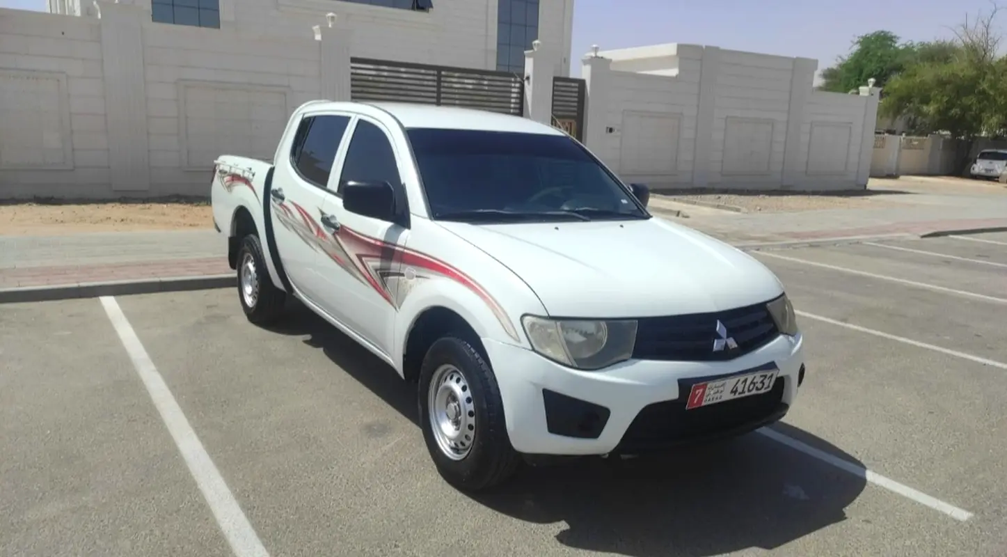 Mitsubishi L200 2013 — photo 1 of 7