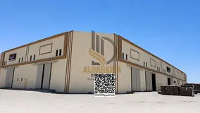A great leasing opportunity for a warehouse located directly on a main road in Umm Al Thuoob, offeri