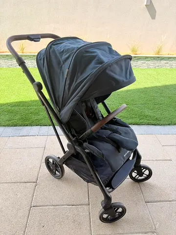 Maxi Cosi Leona2 Compact Stroller / Travel System