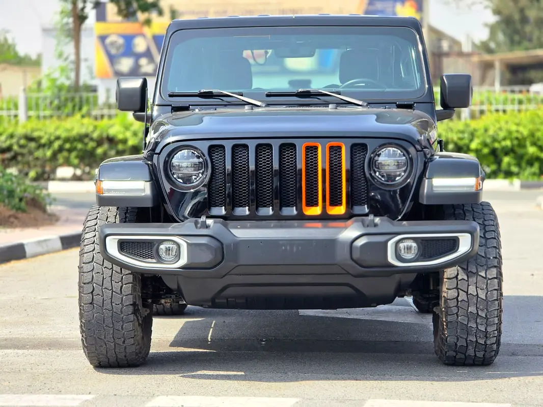Jeep Wrangler 2021 — photo 1 of 13