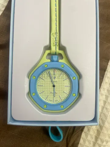 Royal pop Casio-style pastel unisex wristwatch in box