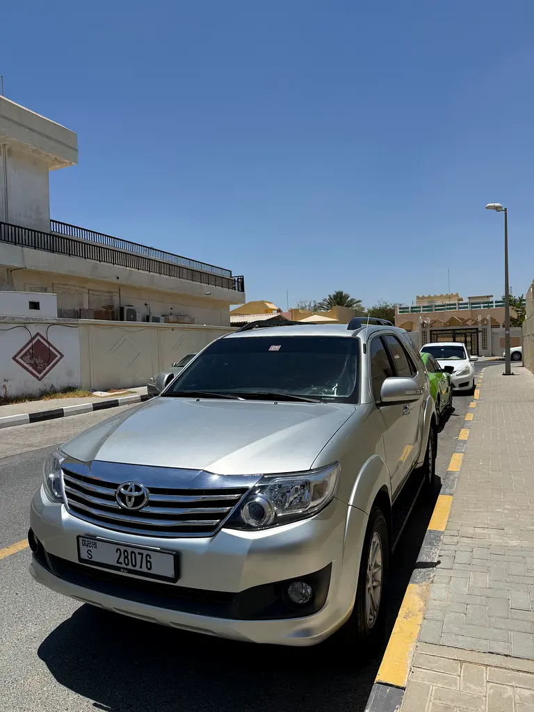 Toyota Fortuner 2013 — photo 1 of 16
