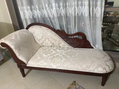 Antique-style wooden chaise lounge with cream damask upholstery