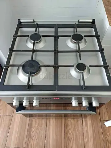 Siemens latest model top gas / electric oven cooker 60x60cm