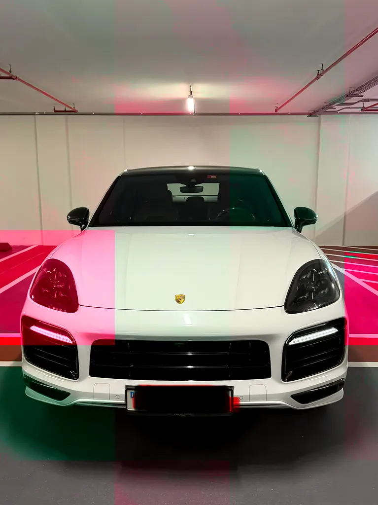 Porsche Cayenne 2022 — photo 1 of 7