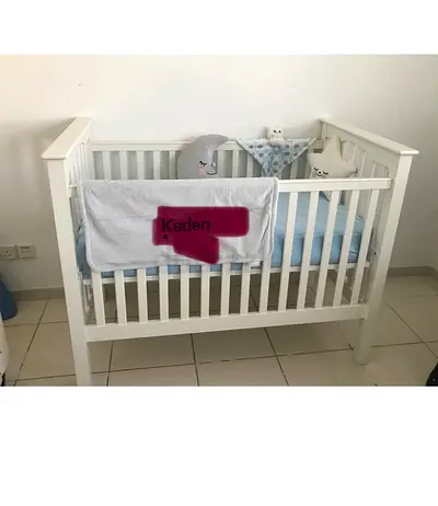 Pottery barn Kendall crib with toddler conversion kit and original mattress. Great condition!