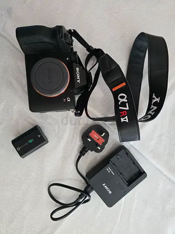SONY ALPHA7 R5 BODY WITH BATTERY CHARGER AND Neck Strap