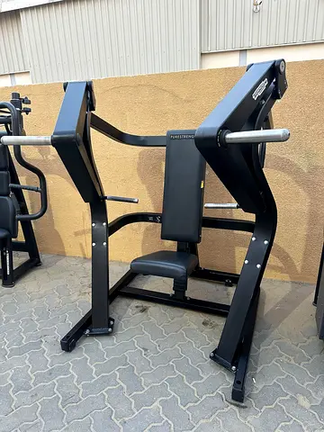 Plate-Loaded Chest Press Machine - Technogym
