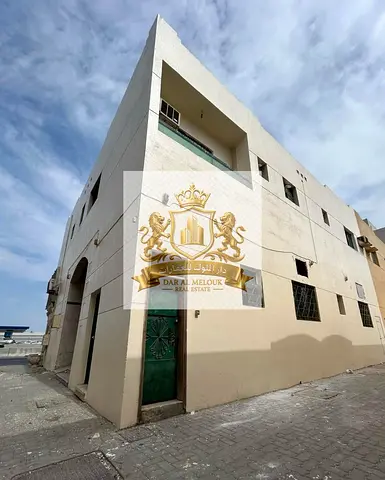 للبيع فى الشارقة   منطقة مويلح التجارية   بناية موقع مميز  على شارع محمد بن ذايد