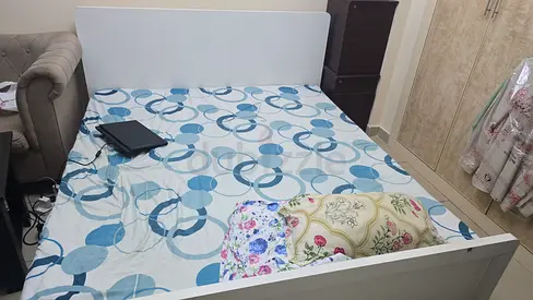 King size bed with mattress- good condition