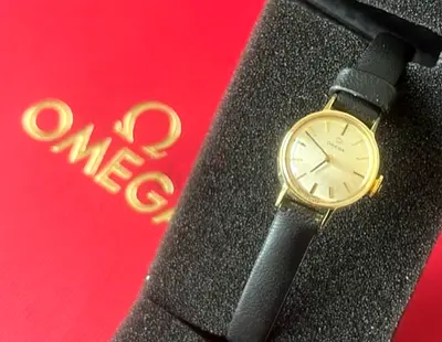 Vintage Omega Ladies Solid 18K Gold Wristwatch with Leather Strap