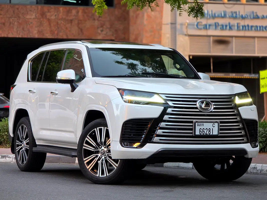 Lexus LX-Series 2023 — photo 1 of 16