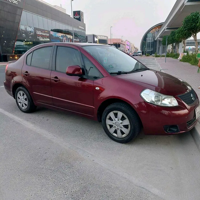 Suzuki SX4 2011 — photo 1 of 7