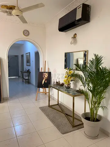 Clean  Quiet Master Bedroom inside Villa