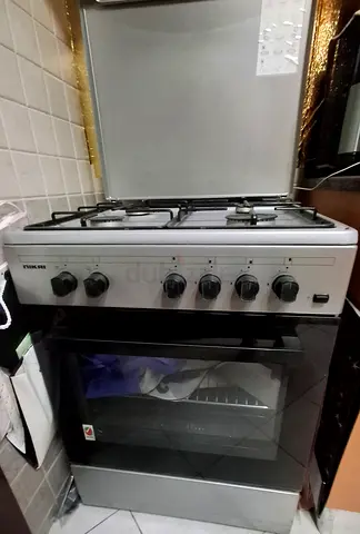 Used freestanding gas cooker with oven - 4 burners, Excellent condition brand new