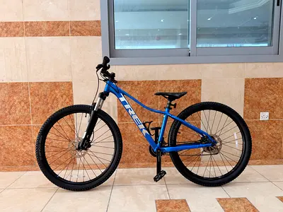 TREK MARLIN 6 - 27.5 er 8X2 Shimano ALTUS GroupSet MTB Small Frame