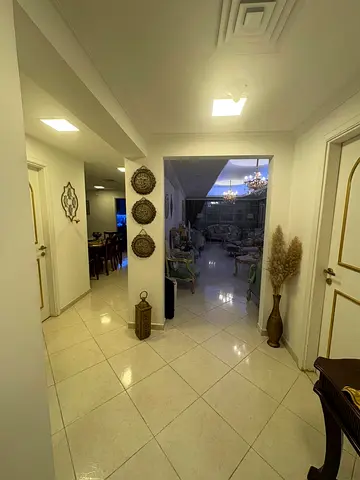 🏡 شقة 3 غرف نوم للبيع – برج الشهد ، طريق كورنيش الخان