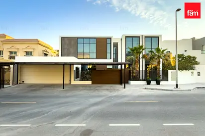 Modern Villa With Nearby Schools & Amenities