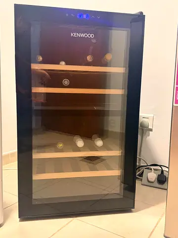 Kenwood freestanding drinks cooler, wooden shelves, good condition