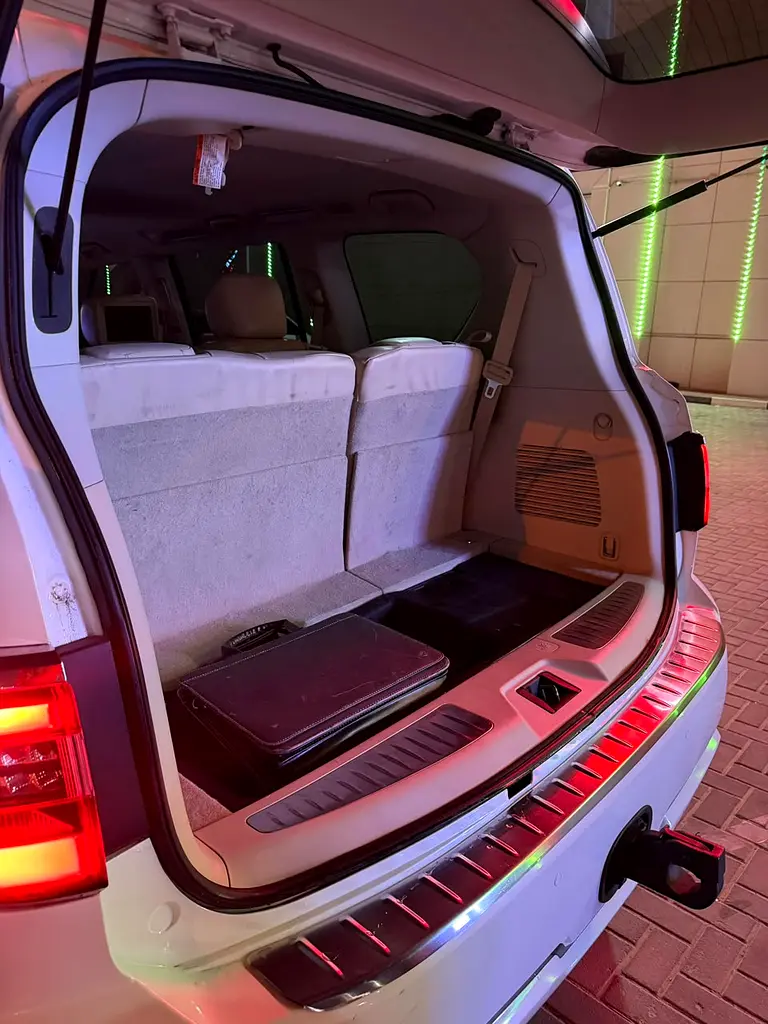 Nissan Patrol 2010 — photo 1 of 6