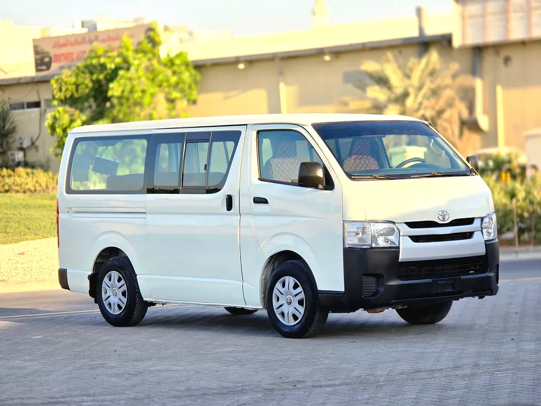 Toyota Hiace 2007 — photo 1 of 10