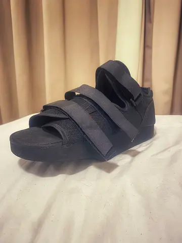 Medical Off-Loading Shoe for Broken Toe / Post-Op